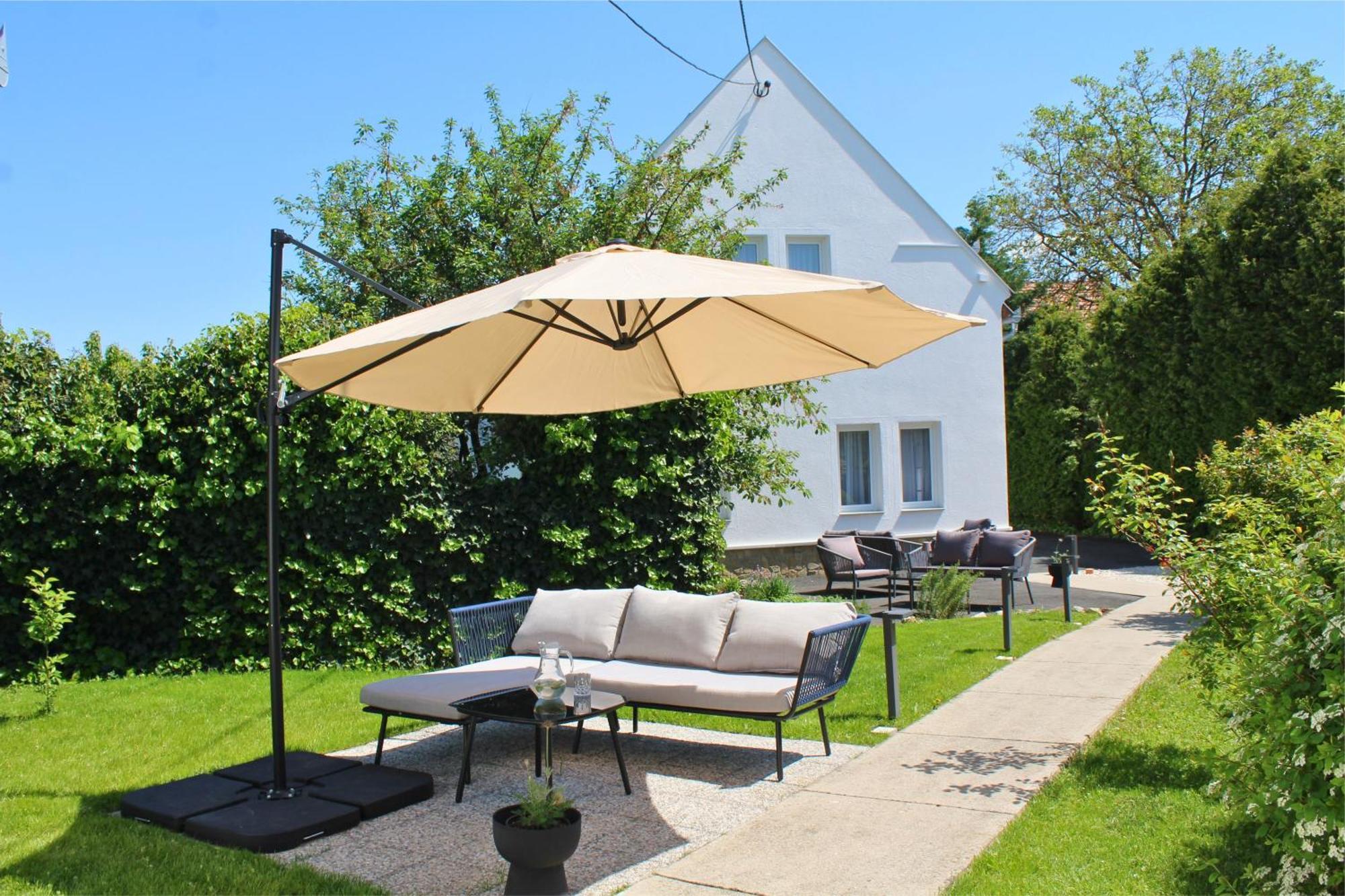 The Secret Garden - Keszthely Bed and Breakfast Exteriör bild