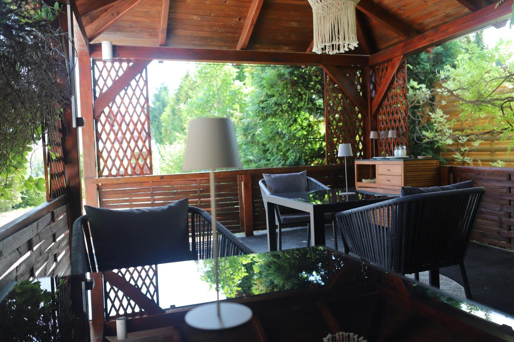 The Secret Garden - Keszthely Bed and Breakfast Exteriör bild